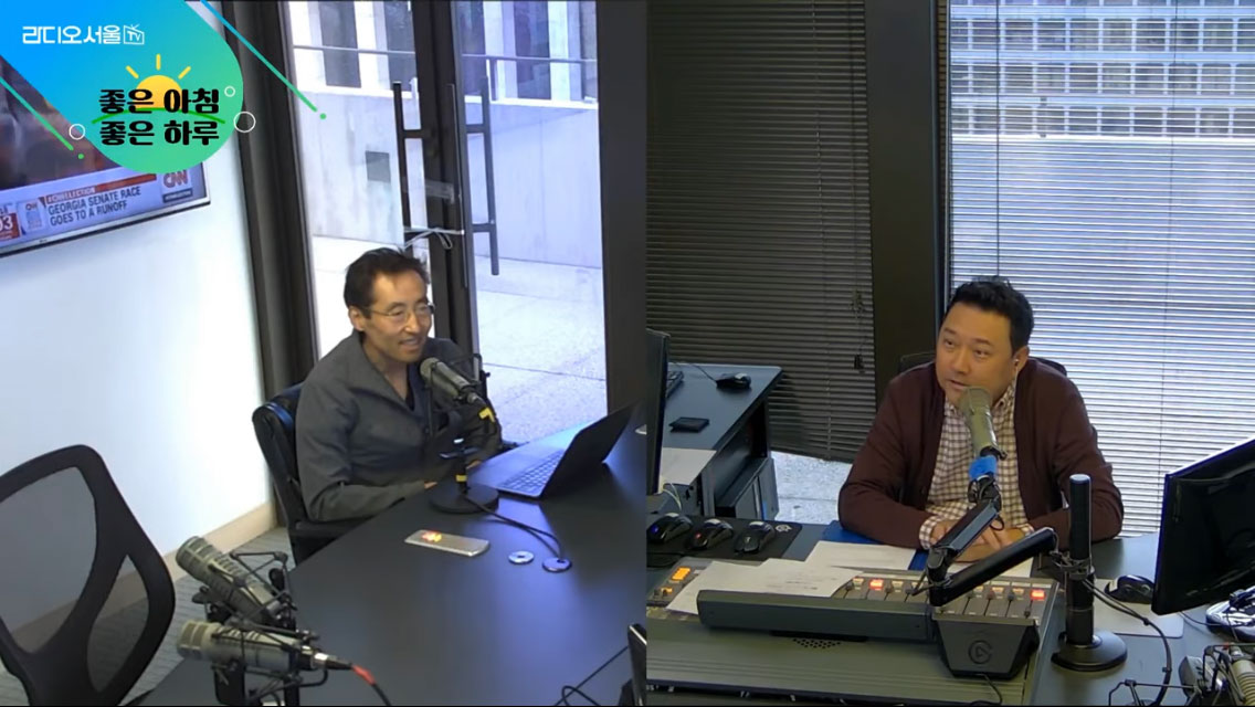 Dr. Kim at Radio Seoul for a live broadcasting image